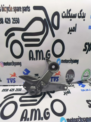 براکت جاپای جلو آپاچی ۱۵۰ و ۱۶۰ نیو (New) سمت راست - فابریک