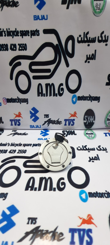 درب باک (درب مخزن سوخت) موتور پالس 135 LS اصلی و فابریک با مغزی قفل