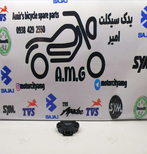 شارژر موتور سیکلت بنلی ۱۵۰ و کیوی ۱۵۰ کاربرات ۴ سیم، رگولاتور برق باکیفیت و بدنه فلزی نقرهای برای محافظت از باتری