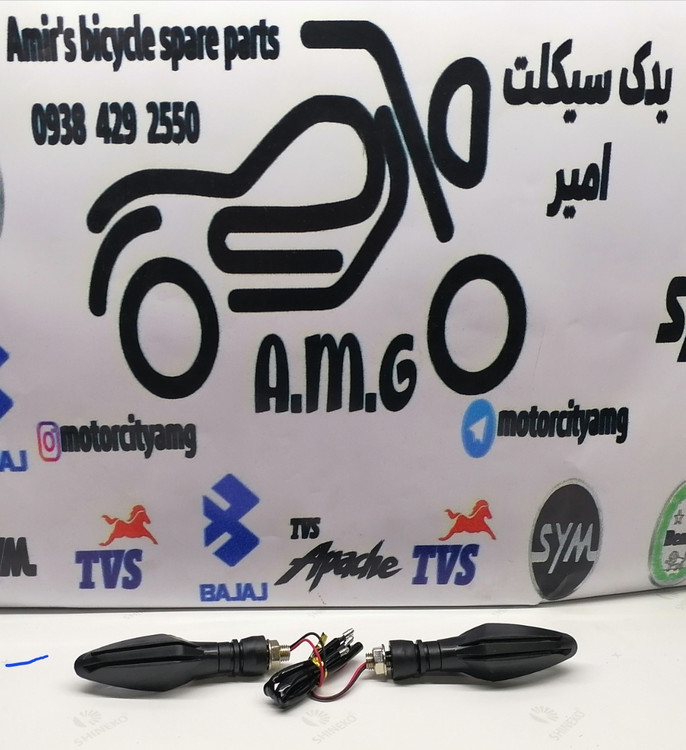 چراغ-راهنما-LED-فابریک-موتور-کیوای-۲۵۰-نصب-شده-روی-فلاپ-جلو