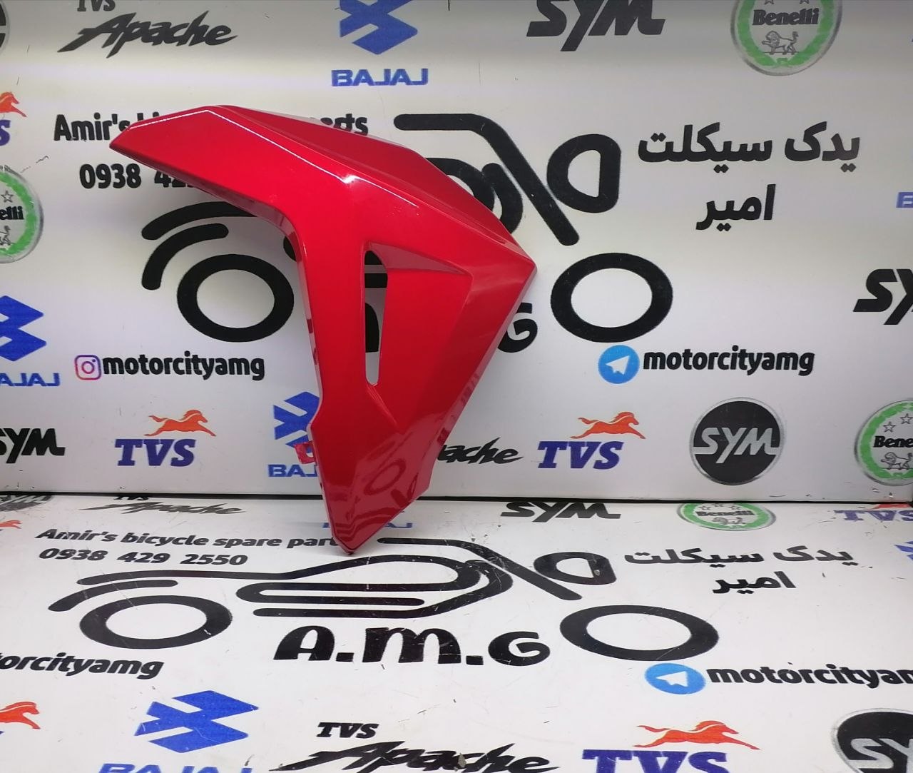 قاب ( کاور) بغل بال باک تکی سمت راست موتور SYM گالکسی NA قرمز اصلی